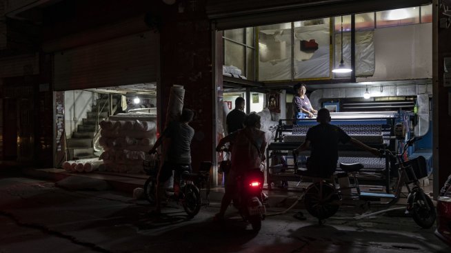 Производствената активност в Китай се свива за втори пореден месец