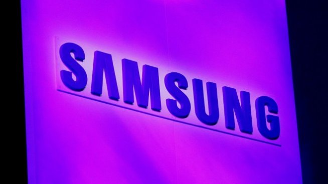 Samsung обмисля разделянето си на две