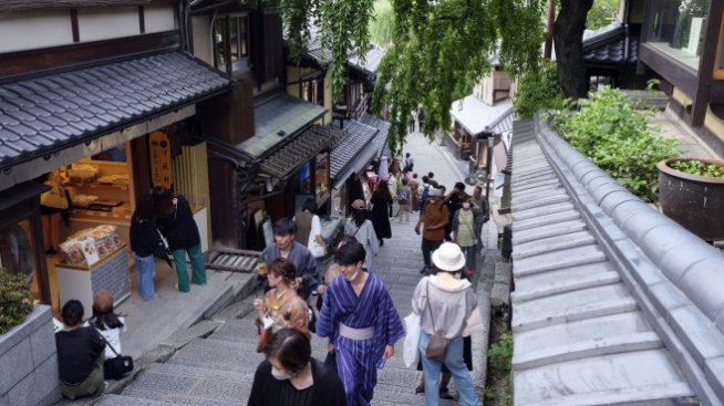 Разходите на японските домакинства нараснаха за пръв път от четири месеца