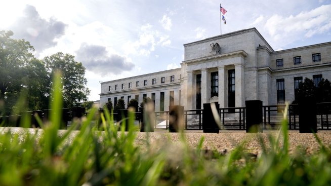 Очаквано Фед запази основната лихва в диапазона 4,25-4,5%*