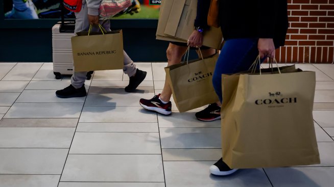 Парадоксът на Черния петък - повече купувачи, по-малко долари