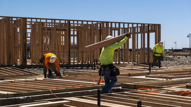 Доверието на строителите на жилища в САЩ спада за първи път от шест месеца