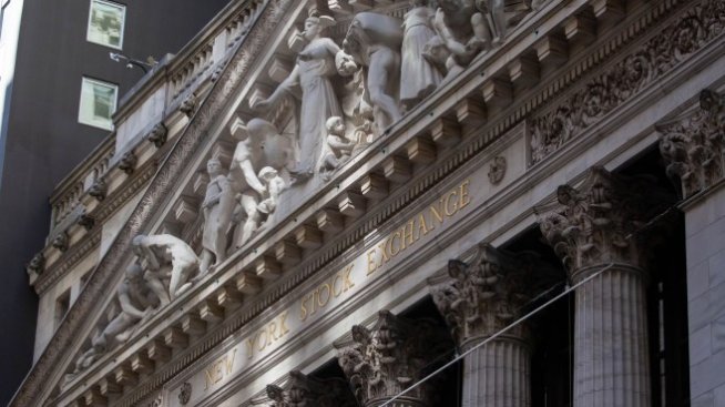 Технологичните акции повлякоха надолу американските индекси