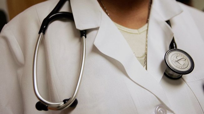 Едва 11 държавни и 15 общински болници са стигнали нивата на възнаграждение от КТД