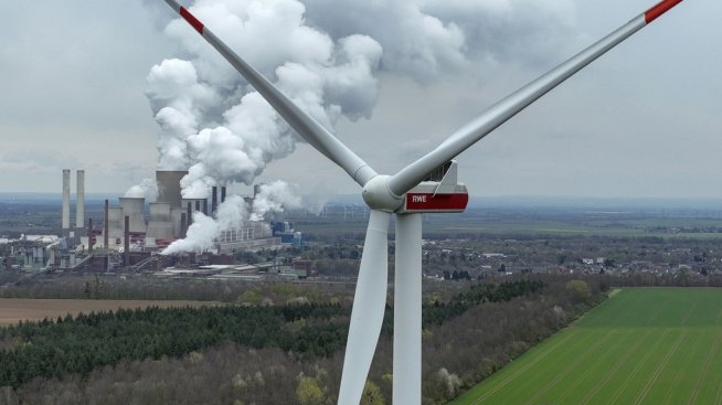 Зеленият капацитет за първи път ще надвиши дела на въглищата и газа в Китай