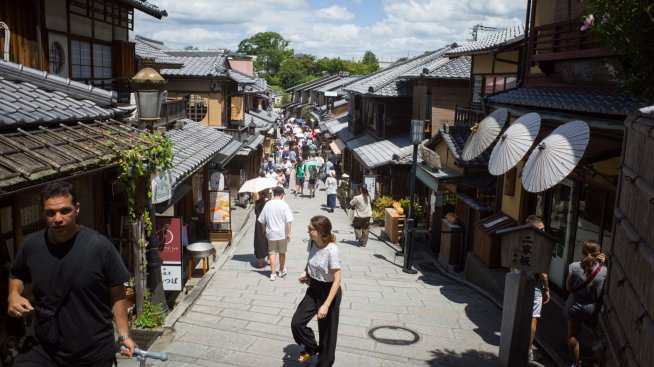 Япония ще увеличи минималната заплата, за да стабилизира покупателната способност