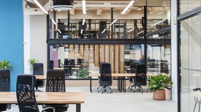 Пандемията не спира Puzl CowOrKing да превръща стари сгради в споделени офиси