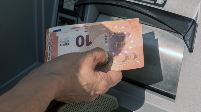 Калфин: Оцеляването на правителството е свързано с доказване на ползите от еврото