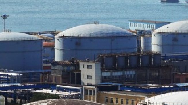 Подкрепата на Русия за още съкращения на добива тласна цените на петрола*