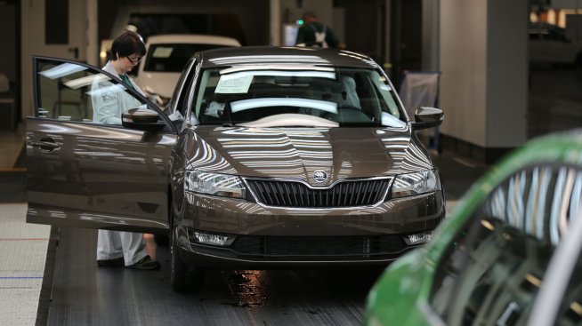 Продажбите на нови автомобили в Русия се свиват с 10,6% през март