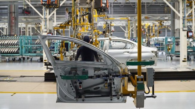 BMW: Почти всичките ни заводи в Германия са засегнати от дефицита на чипове