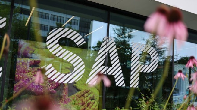 SAP отново повиши прогнозата си