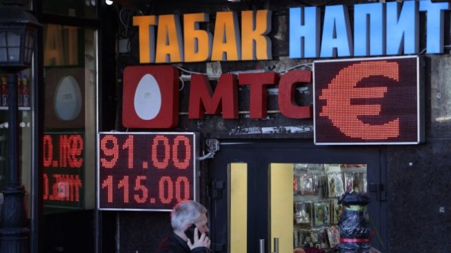 Русия страда все повече от санкциите