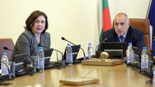 Бъчварова: Няма информация за преминаване на лица, свързани с атентата в Турция