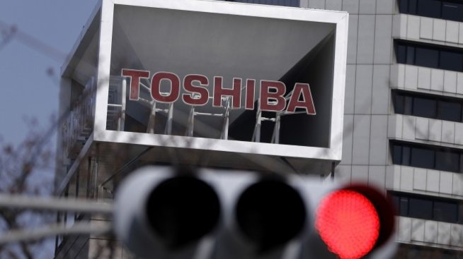 След серия от катастрофални сделки Toshiba отново има апетит за придобивания