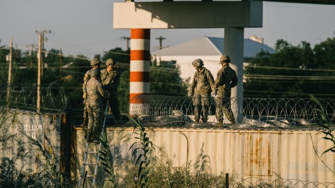 САЩ възобновяват изграждането на стената по границата с Мексико
