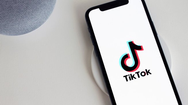 ЕК: Пристрастяващият дизайн на TikTok нарушава законодателството на блока