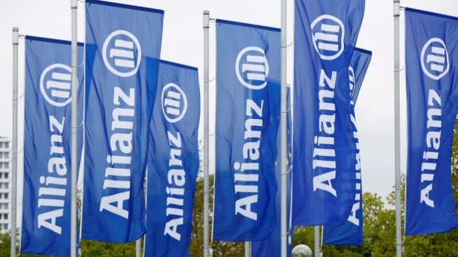 Allianz съкращава стотици работни места