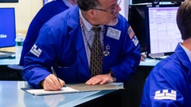 Опитите за рали на Wall Street не носят успех