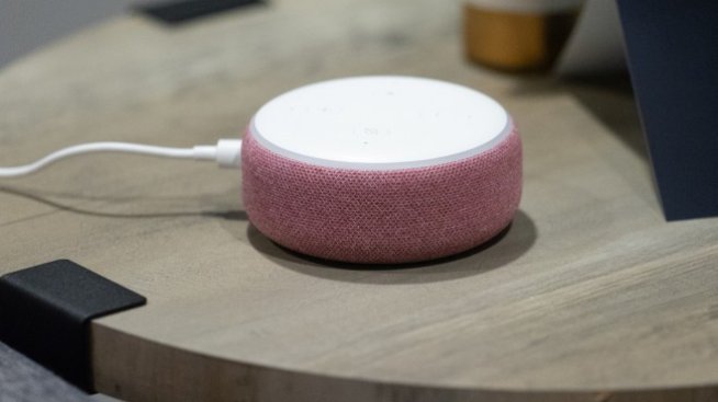 Amazon демонстрира как Alexa имитира гласовете на починалите