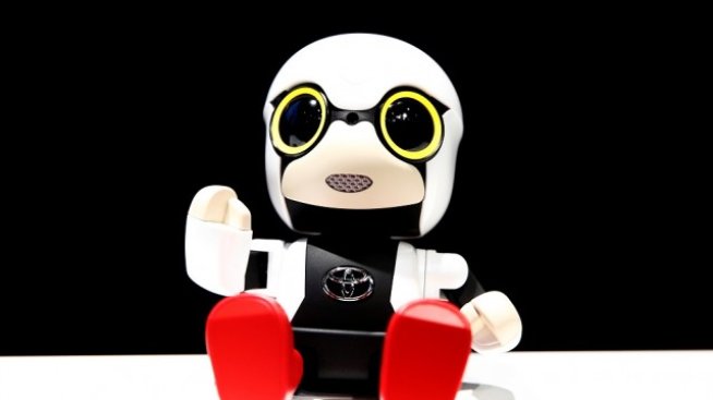 Новото роботче на Toyota има една основна задача: Да си говори с вас