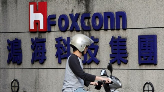 Foxconn преструктурира мениджмънта си заради оттеглянето на Тери Гоу