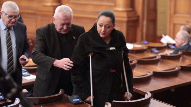 Парламентът закри министерството за българското европредседателство*