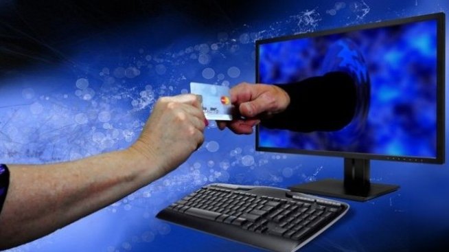 Две трети от българите пазаруват с карти в мрежата най-малко веднъж месечно