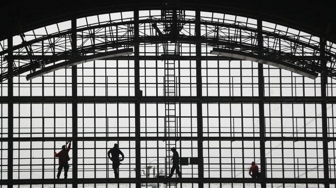 Бизнес активността при услугите в Германия сложи край на петмесечна серия свивания