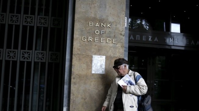 Централната банка на Гърция вижда заплаха в увеличаването на данъците