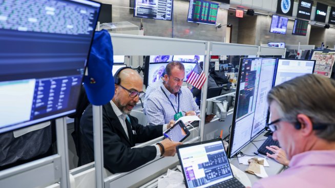 S&P 500 открива сесията на червено заради акциите на производителите на чипове*