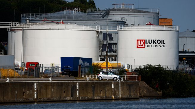 ЕС обяви санкции срещу компании и лица, превозващи руски петрол