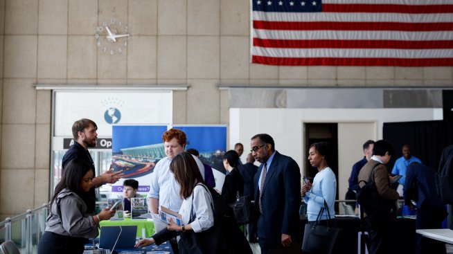 Безработицата в САЩ се понижава след кратък скок в края на април