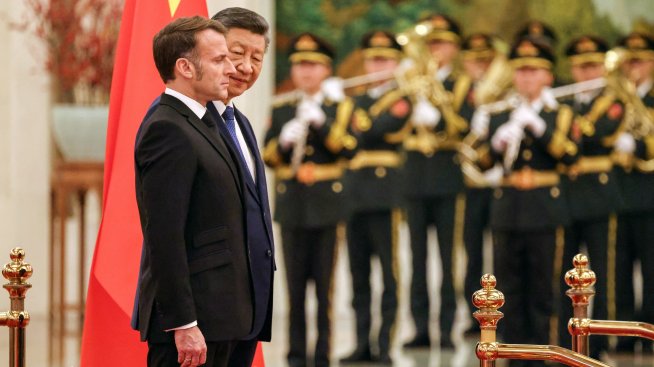 Макрон призова Си Дзинпин да увеличи усилията за Украйна и поиска ребалансиране на търговията