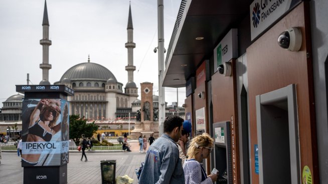 Турската централна банка забави темпа на затягане на паричната политика