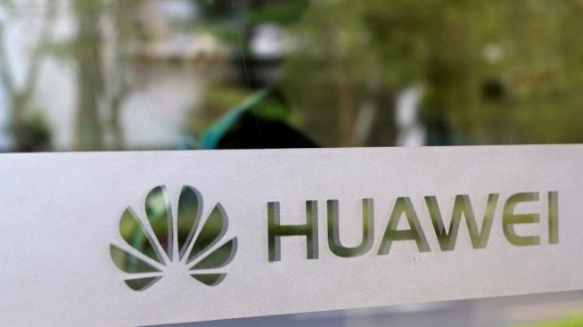 Търговската война не спря партньорството на Google и Huawei
