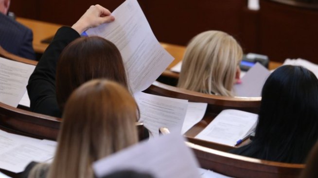 Депутатите дадоха зелена светлина ОИСР да започне икономически преглед на България 