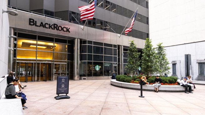 Атакувани отдясно и отляво: Дебатът за климата в&nbsp;САЩ&nbsp;вреди на Blackrock