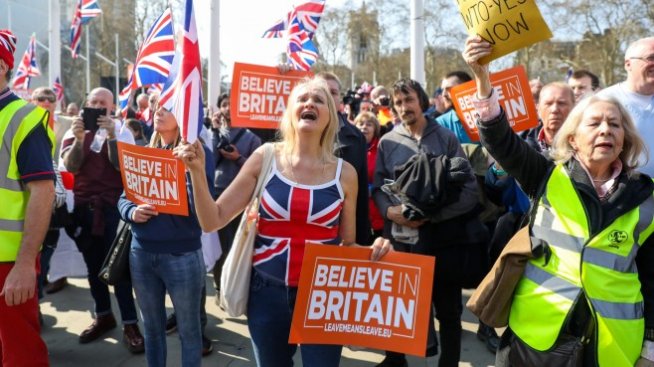 Защо хората често действат против собствения си интерес?