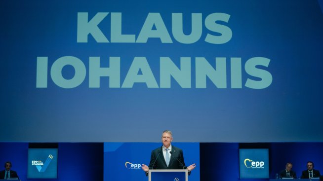 Румънският президент Клаус Йоханис подаде оставка