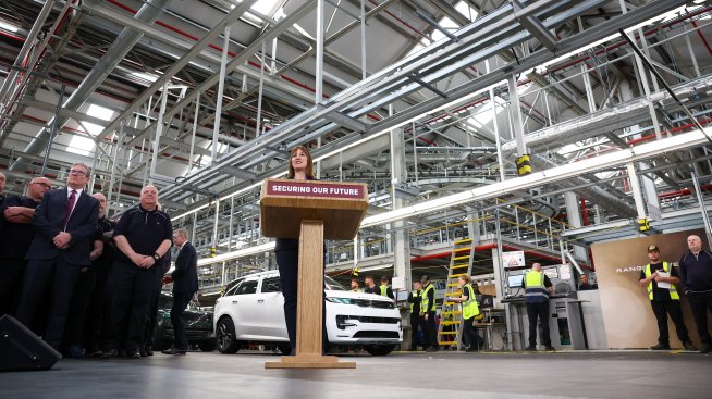 Jaguar Land Rover ще възобнови част от производството си след мащабната кибератака