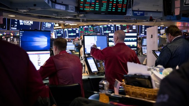 Индексите на Wall Street продължават да се пързалят към пониженията*