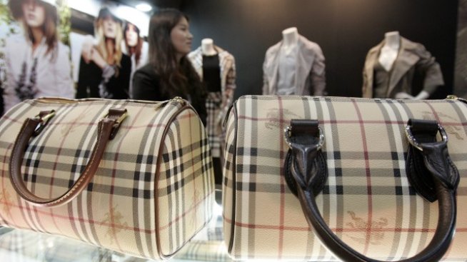 Burberry предупреди за загуба на приходи заради валутните курсове