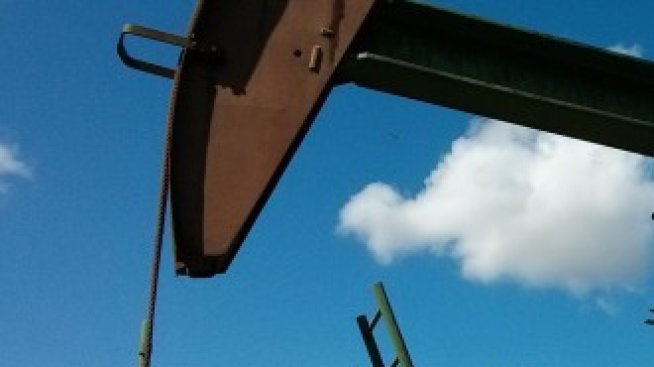 Цената на суровия петрол сорт Брент се срина до 16 долара за барел*