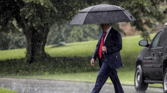 Доналд Тръмп трябва да спре да се бори срещу Доналд Тръмп