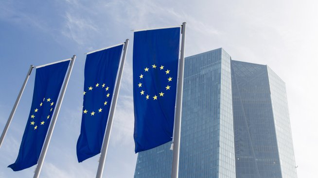 Членовете на ЕЦБ са разтревожени от натиска за промени в банковия надзор