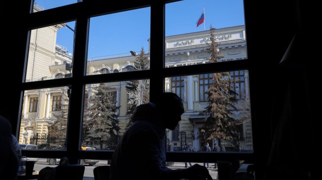 Русия запазва основната лихва на фона на инфлацията, подхранвана от украинските удари