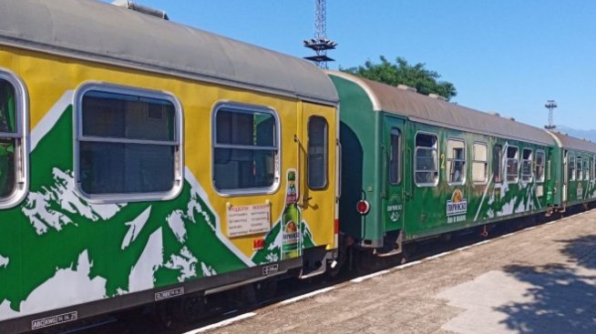 БДЖ боядиса теснолинейката Септември-Добринище заради реклама