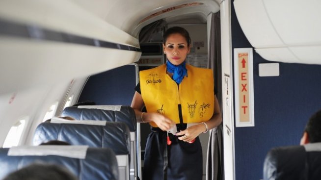 Как екипажите се справят с буйстващи пътници на борда на самолетите 