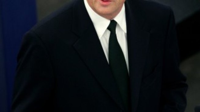 На чия страна ще застане Ангела Меркел в битката за председател на ЕК?